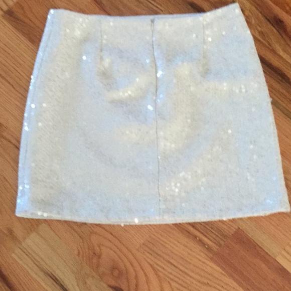 Kenar ivory skirt with sequins - Picture 2 of 4